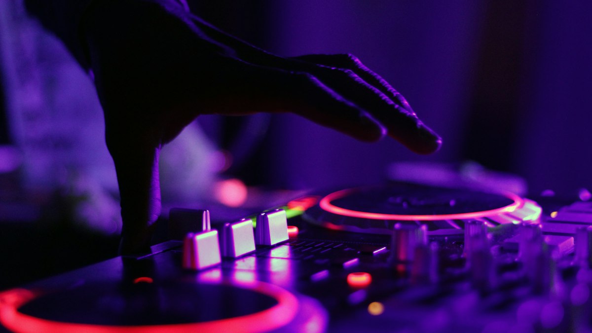 Phần mềm đặt phòng karaoke giúp quán không bị trùng phòng thế nào?